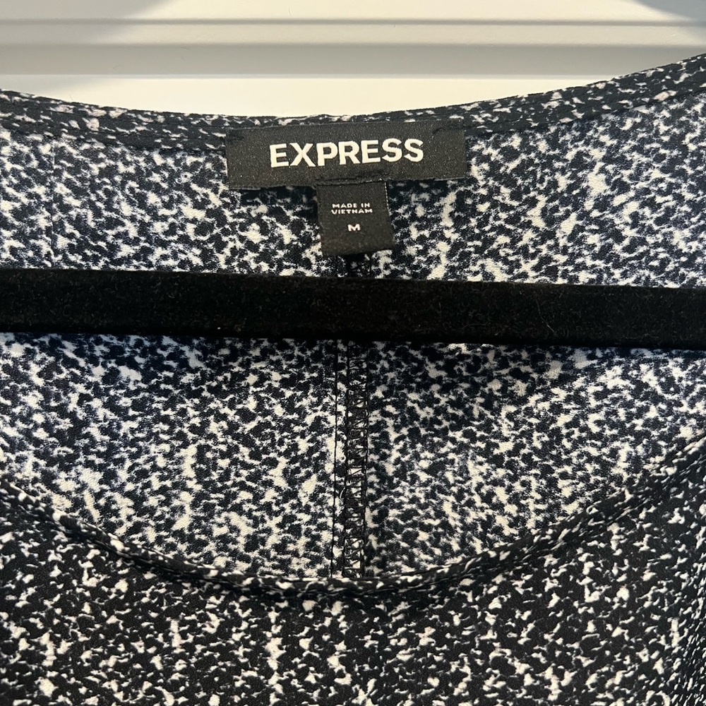 Express Monochrome Patterned Top - Picture 3 of 4